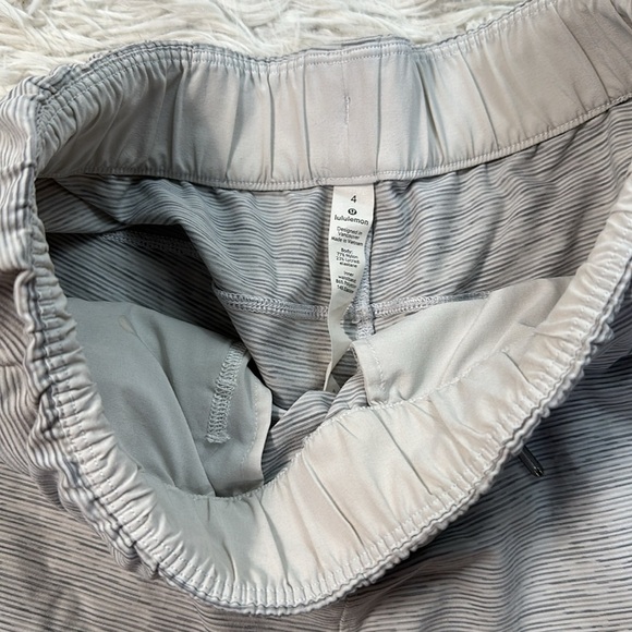 Lululemon On The Fly Short *2.5" Wee Are From Space Nimbus Battleship - Picture 3 of 7